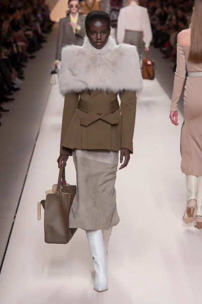 Look 14